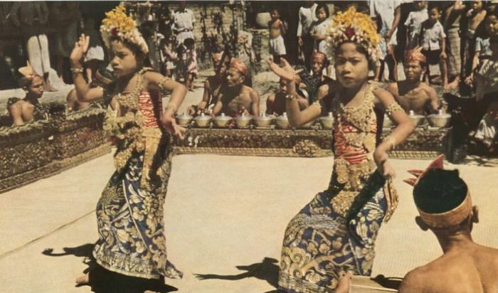 Legong: Dance of the Virgins 1935 naturism retro video [Bali India] [家族のヌーディズム]